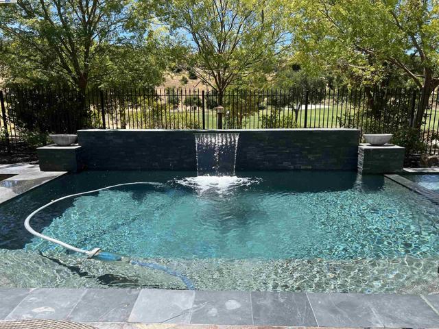 1569 Via Di Salerno, Pleasanton CA: https://media.crmls.org/mediaz/1116c6c1-0b34-45f4-8415-1c20454be091.jpg