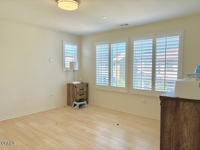 561 Whalen Way, Oxnard CA: https://media.crmls.org/mediaz/1116eac9-ed9c-4388-bef7-ecf83d44bd35.jpg
