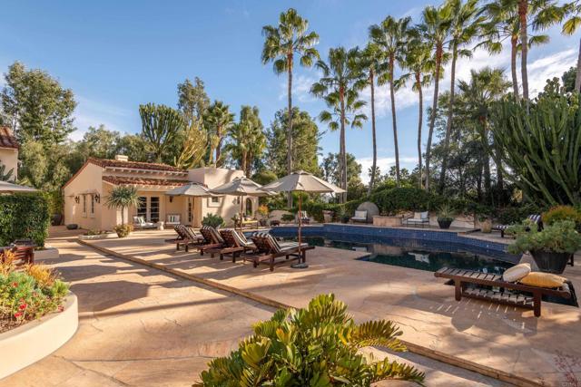 6977 Las Colinas, Rancho Santa Fe CA: https://media.crmls.org/mediaz/11173022-2e8e-405c-bee8-530e98397d64.jpg