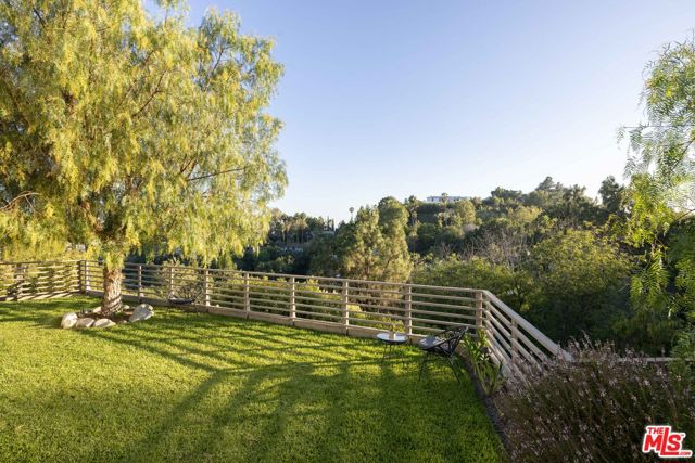 5514 Ridge Oak Drive, Los Angeles CA: https://media.crmls.org/mediaz/11184d7d-dd77-4029-924c-cd6bda0564bb.jpg