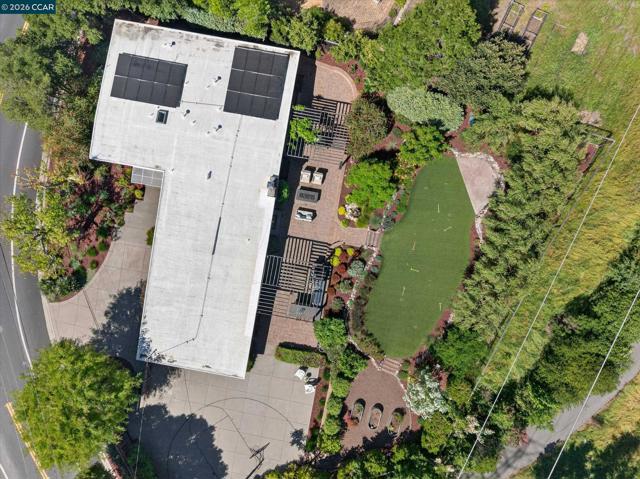 31 Ivy Dr, Orinda CA: https://media.crmls.org/mediaz/1118755c-7e0c-4910-af9d-ed5f3f9e735c.jpg