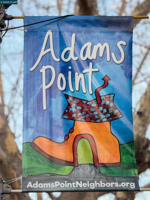 58 Vernon St, Oakland CA: https://media.crmls.org/mediaz/1118c8d6-3148-4441-8a77-90d8b1bbf7e7.jpg