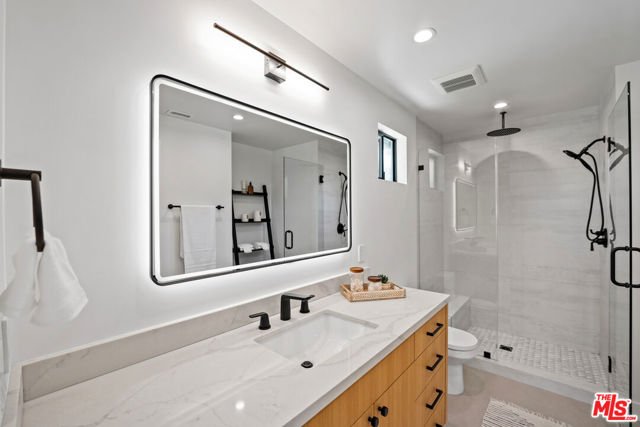 20215 Lorenzana Drive, Woodland Hills CA: https://media.crmls.org/mediaz/1118d41b-e075-48ae-b6b5-4d221c09cdcb.jpg