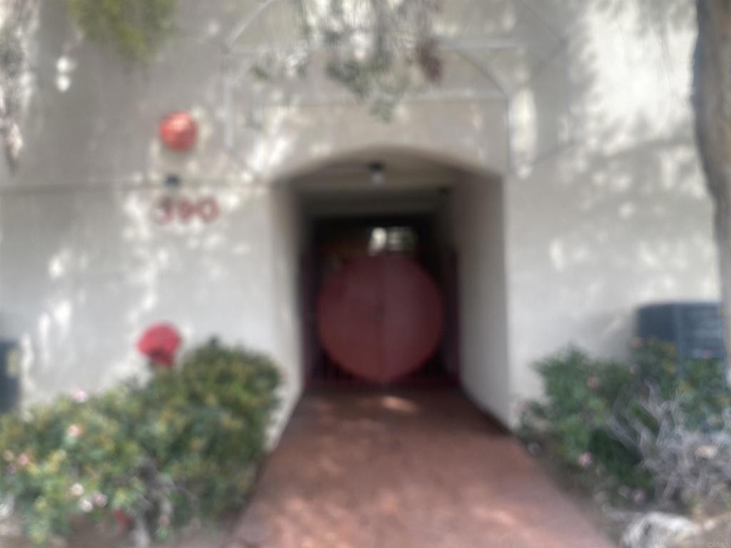 https://media.crmls.org/mediaz/11190534-0c49-441f-b4bf-e566dbb667d3.jpg?preset=X-Large