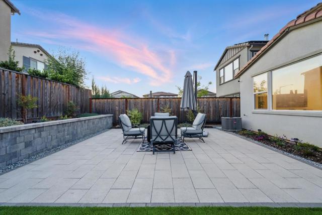 7081 Kirigin Way, Gilroy CA: https://media.crmls.org/mediaz/11192b47-f3bf-42ee-9512-e3bc36bdc330.jpg