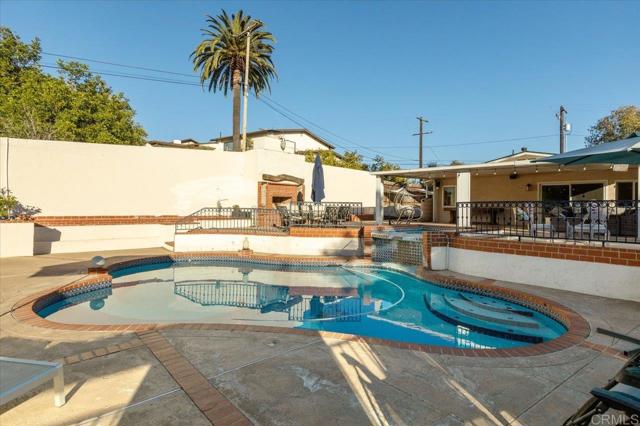 1971 Bernardo Avenue, Escondido CA: https://media.crmls.org/mediaz/11195c7c-aa80-48ed-b7c1-b91adf261e15.jpg