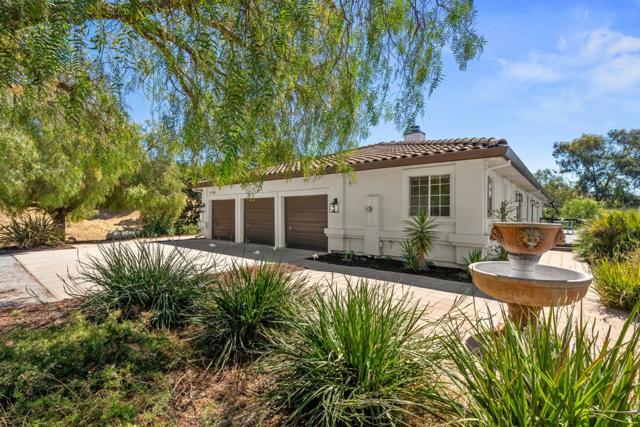 17101 Kruse Ranch Lane, Morgan Hill CA: https://media.crmls.org/mediaz/1119adca-c0d5-465c-91ea-06ebf9eb262e.jpg