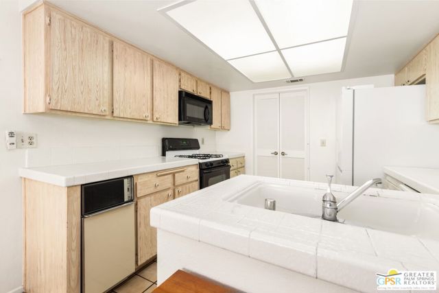 68541 Calle Alcazar, Cathedral City CA: https://media.crmls.org/mediaz/111a51fb-6300-48bb-8312-6bf15227ee55.jpg