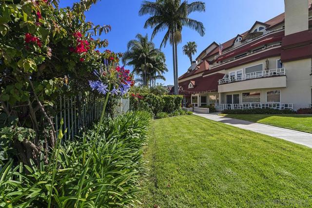 1099 1st St, Coronado CA: https://media.crmls.org/mediaz/111a60a9-53c3-45e6-af33-3a95aa8a0be4.jpg