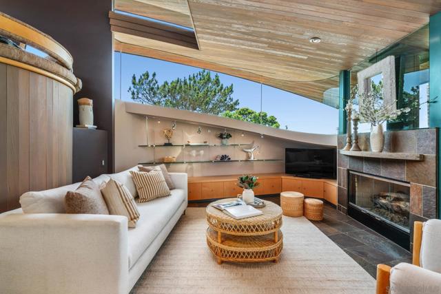 203 23rd St, Del Mar CA: https://media.crmls.org/mediaz/111a6a04-26ce-42cb-9b18-1eed3a364495.jpg
