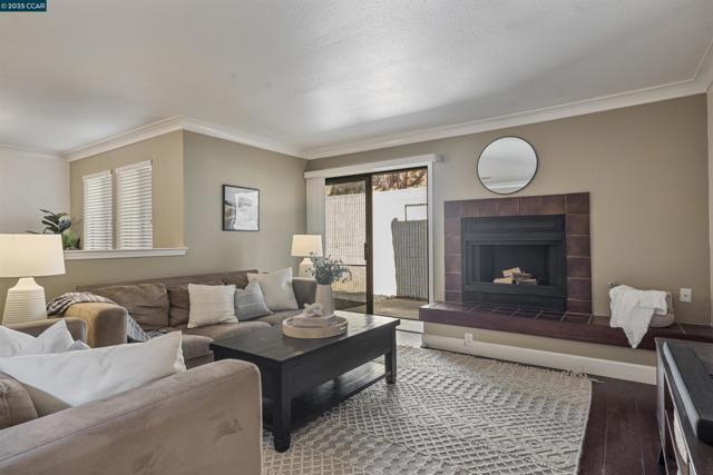 321 Via Cordova Ln, Martinez CA: https://media.crmls.org/mediaz/111af430-74ba-401a-b1df-f46a4c8e3921.jpg
