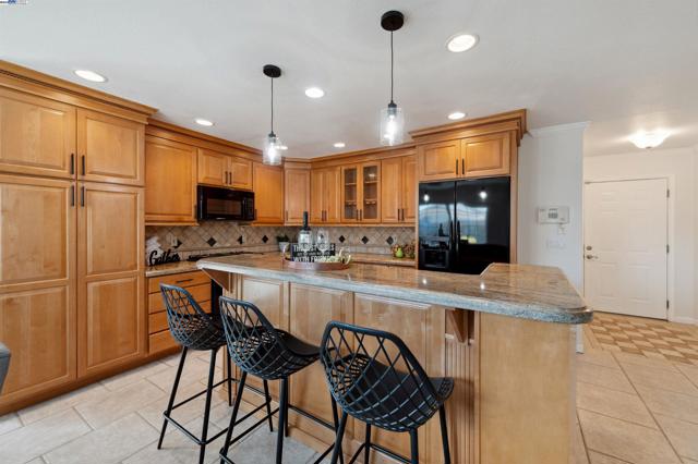 5953 Running Hills Ave, Livermore CA: https://media.crmls.org/mediaz/111b543d-3292-44cd-a8d2-82c2faa967eb.jpg