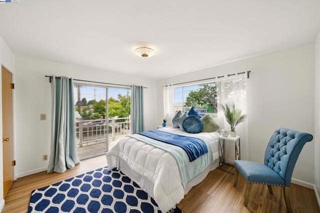 1556 Lincoln Ave, Alameda CA: https://media.crmls.org/mediaz/111b5d26-d1ef-4d6c-bc54-0f0ebbbc0b7f.jpg