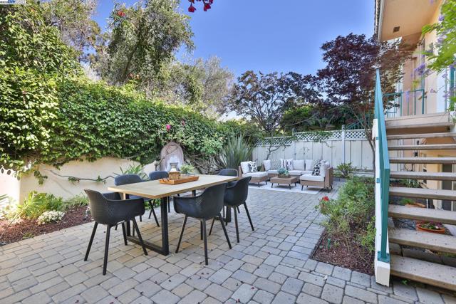 11030 Via Sorrento, Cupertino CA: https://media.crmls.org/mediaz/111bfc50-cde1-4ff1-bca5-46f22967c2ef.jpg