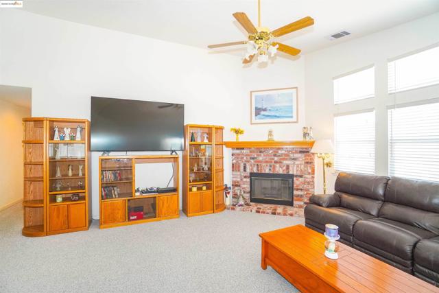 5402 Navajo Ct, Antioch CA: https://media.crmls.org/mediaz/111c1a52-f921-47c8-8d4c-6bd6998e5b0e.jpg
