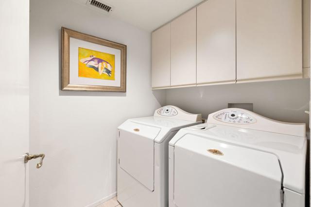 267 Kavenish W Drive, Rancho Mirage CA: https://media.crmls.org/mediaz/111c2933-fb97-4653-a58f-6f0bc1d8d282.jpg