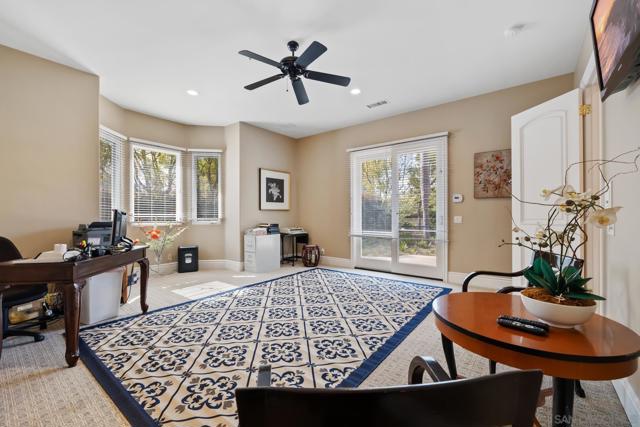 18050 Rancho La Cima Corte, Rancho Santa Fe CA: https://media.crmls.org/mediaz/111c40bd-b46f-43d0-94b6-68972bbf8d76.jpg
