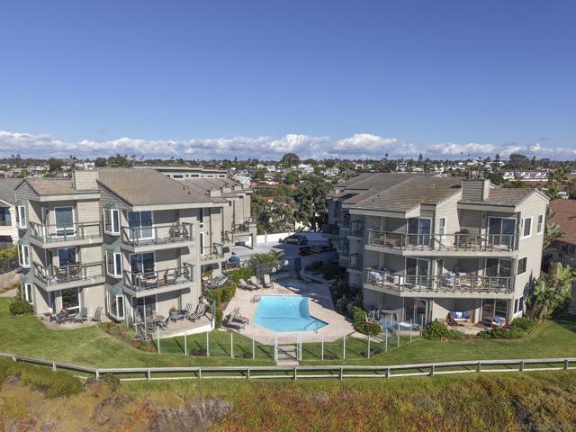 940 Sealane Dr, Encinitas CA: https://media.crmls.org/mediaz/111c4b17-d0b8-4f60-9aa5-d4616af79cff.jpg