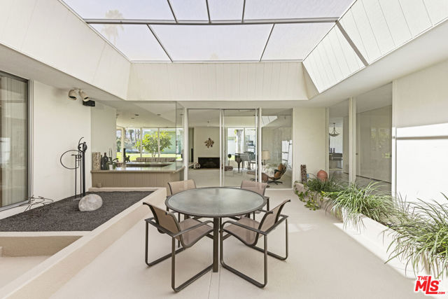 6 Cody Court, Rancho Mirage CA: https://media.crmls.org/mediaz/111c59ec-a061-4fe7-832c-b838a0f57014.jpg