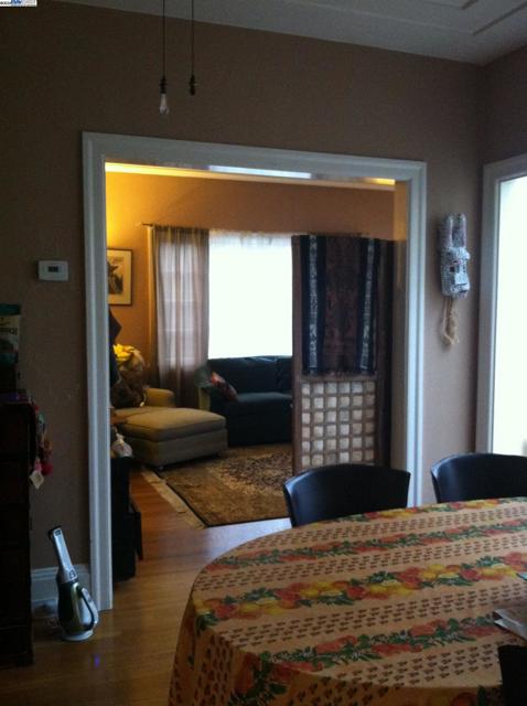 1621 E 38Th St, Oakland CA: https://media.crmls.org/mediaz/111c5b56-1e04-4fe9-b4d8-a246a4a16c24.jpg