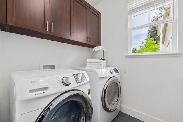 109 Avellino Way, Mountain View CA: https://media.crmls.org/mediaz/111c5f55-dec8-4b9f-9154-245588ec8c7d.jpg