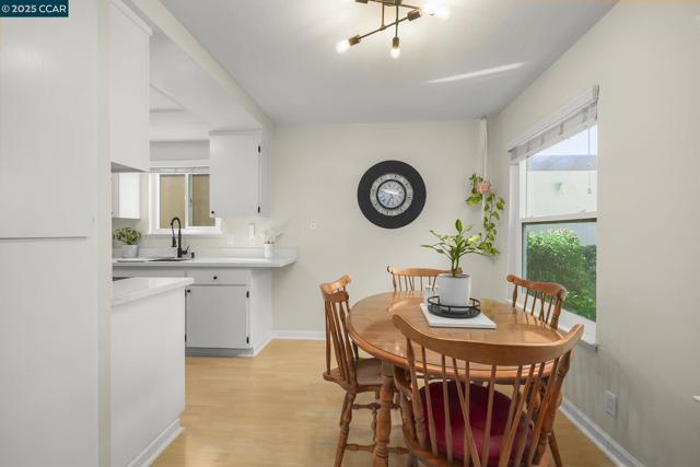 1435 Bel Air Dr, Concord CA: https://media.crmls.org/mediaz/111ce9e3-612e-4e17-85bd-5054fcdda7b7.jpg