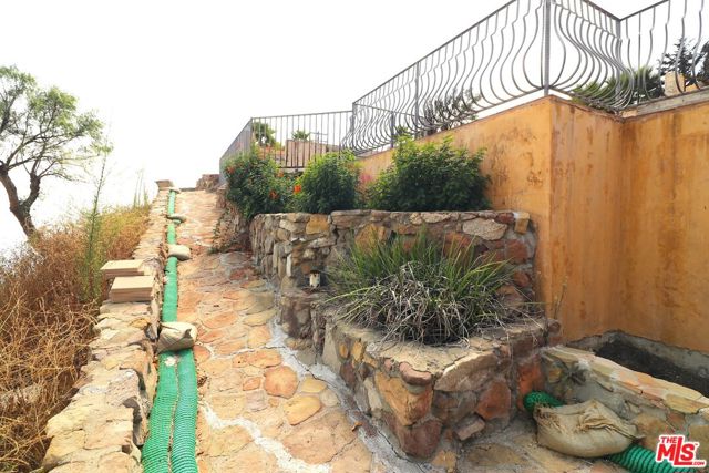 24734 W Saddle Peak Road, Malibu CA: https://media.crmls.org/mediaz/111cfb4c-b5f8-44ae-a93c-eb09aa5a0d9c.jpg