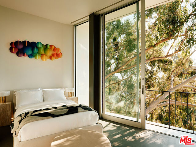 2500 Briarcrest Road, Beverly Hills CA: https://media.crmls.org/mediaz/111d1e8b-f17c-4f5e-9fd1-211039c976c8.jpg