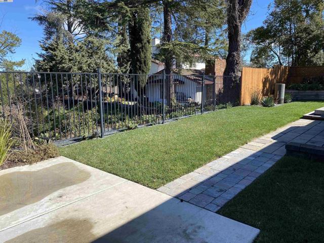 588 E Angela St, Pleasanton CA: https://media.crmls.org/mediaz/111da98d-43c6-4bc6-bb6d-24c4b677bcd2.jpg