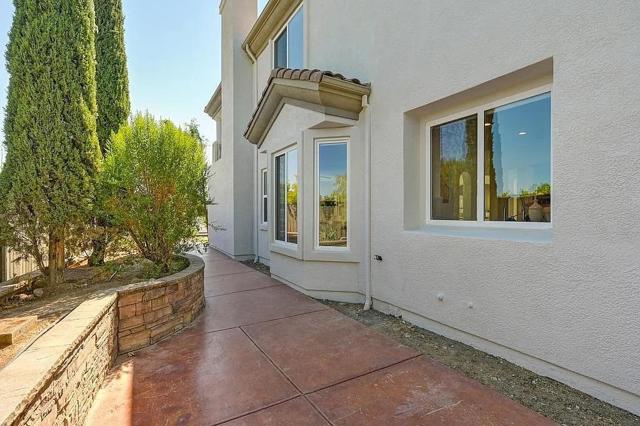 2791 Giorno Way, El Dorado Hills CA: https://media.crmls.org/mediaz/111e04c0-21de-4207-9641-2f4bb4c51678.jpg