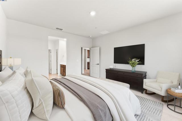 323 Sacramento St, Lathrop CA: https://media.crmls.org/mediaz/111e0d1e-3499-4134-9174-a24880b5f43d.jpg