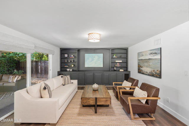 1063 Valley High Avenue, Thousand Oaks CA: https://media.crmls.org/mediaz/111e544c-60d7-439c-8067-8e1d8817b042.jpg