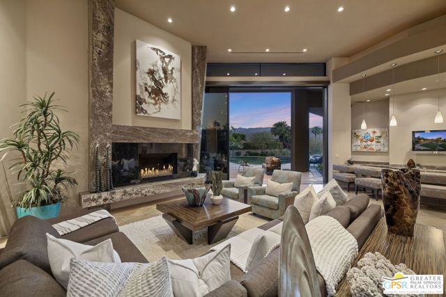 4 Paradise Cove Court, Rancho Mirage CA: https://media.crmls.org/mediaz/111e549b-e9de-4219-800f-6ec92076aebd.jpg
