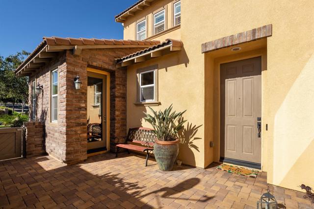 3753 Bergen Peak Place, Carlsbad CA: https://media.crmls.org/mediaz/111e81a3-a86e-4bb6-b5a0-52e18f2bec16.jpg