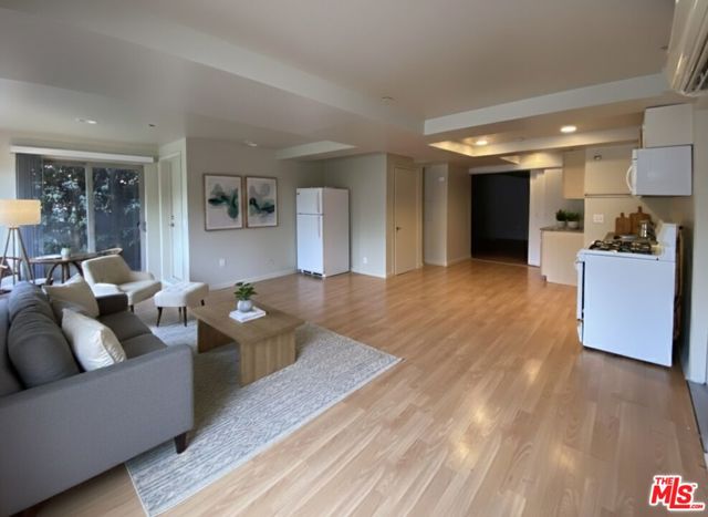 1186 W 36th Street, Los Angeles CA: https://media.crmls.org/mediaz/111ed0ec-06f5-41db-b258-ffc3777c3037.jpg