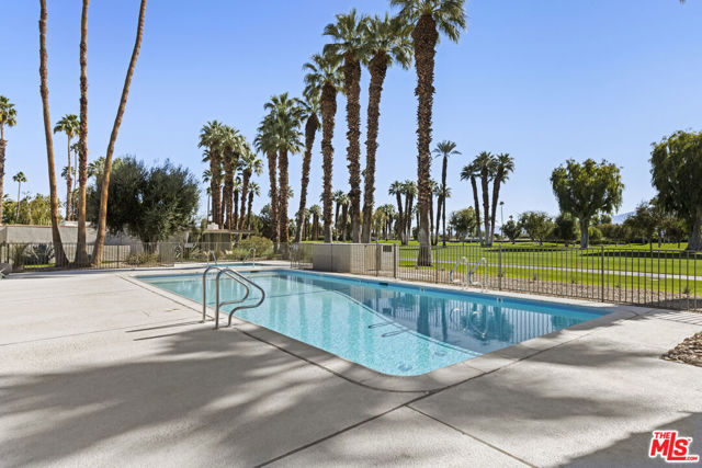 6 Cody Court, Rancho Mirage CA: https://media.crmls.org/mediaz/111edb2b-33cb-4b5f-87f7-cbf5e0b4d672.jpg