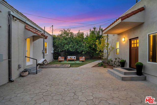 2148 Prosser Avenue, Los Angeles CA: https://media.crmls.org/mediaz/111fe009-aa14-4b40-b6a1-8709d1c64e76.jpg