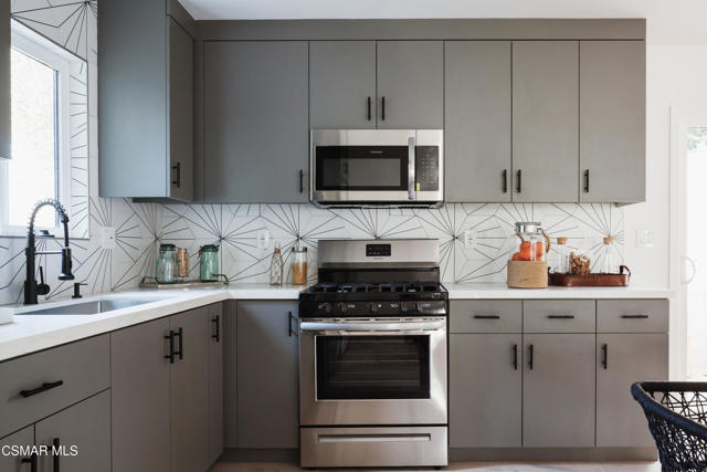 14322 W Collins Street, Sherman Oaks CA: https://media.crmls.org/mediaz/111fe975-9ab5-4290-aed1-6df8e7b26470.jpg