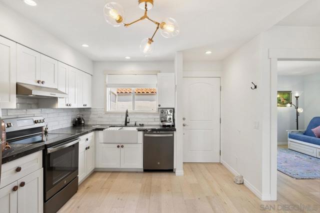902 Caminito Madrigal, Carlsbad CA: https://media.crmls.org/mediaz/11200e1f-7793-4a64-a12b-3f3db980cf40.jpg