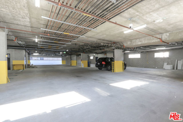 11800 Courtleigh Drive, Los Angeles CA: https://media.crmls.org/mediaz/1121163e-0739-40eb-b853-0455460fa29b.jpg