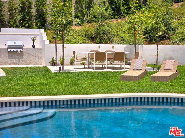 2288 Coldwater Canyon Drive, Beverly Hills CA: https://media.crmls.org/mediaz/112164c0-5253-4380-ba66-7be341ff2613.jpg