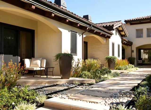 27500 La Vida Real, Los Altos Hills CA: https://media.crmls.org/mediaz/11226914-3e24-4cd0-a66c-530b786843b8.jpg