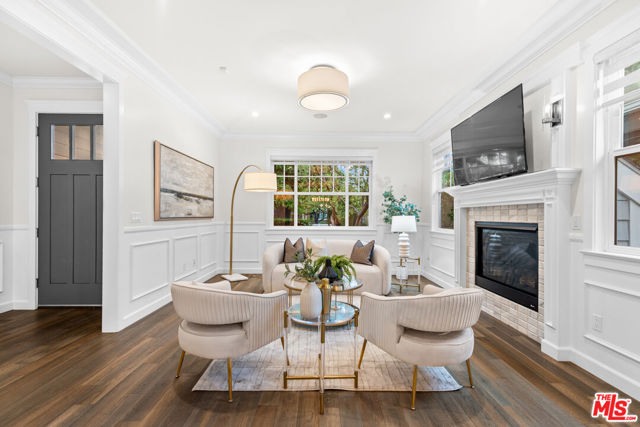 4616 Ventura Canyon Avenue, Sherman Oaks CA: https://media.crmls.org/mediaz/11226e6f-d930-4c52-8e90-d475f638b537.jpg