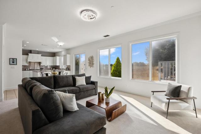 4986 Grayhawk Court, Dublin CA: https://media.crmls.org/mediaz/1122b8a2-95a3-4d9f-a4ea-7595b299274c.jpg