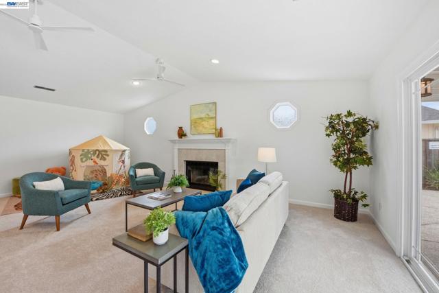 6387 Narcissus Ave, Newark CA: https://media.crmls.org/mediaz/11230081-ba45-451c-ad00-e1ba9f0c4405.jpg