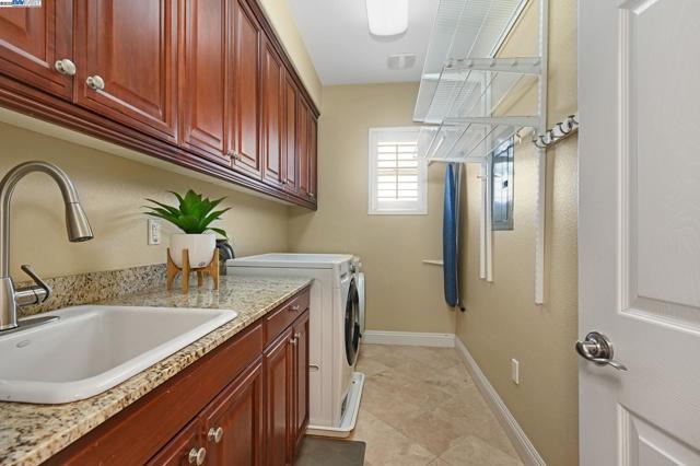 3712 Stonehenge Way, San Ramon CA: https://media.crmls.org/mediaz/11231ff6-c4f5-46e8-a00a-635a7ec641d9.jpg