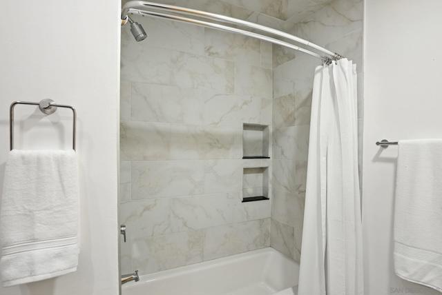 222 Quince St, San Diego CA: https://media.crmls.org/mediaz/112327eb-eb88-465a-b129-ccd1e38320d0.jpg