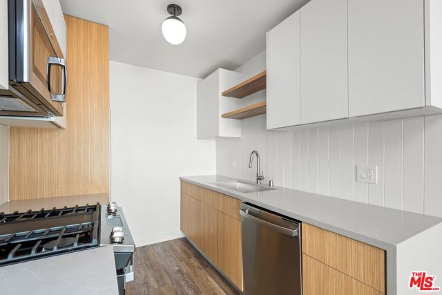 1563 Gordon Street, Los Angeles CA: https://media.crmls.org/mediaz/112347d5-fe2a-41d2-aacd-730638b18905.jpg