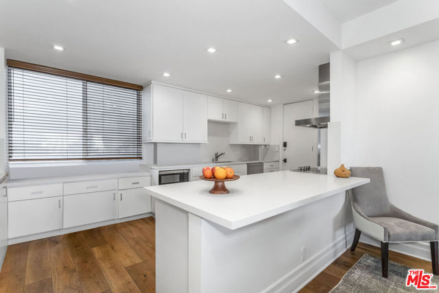 1100 Alta Loma Road, West Hollywood CA: https://media.crmls.org/mediaz/112377f2-cfeb-49b0-8e4b-b33a2091c580.jpg