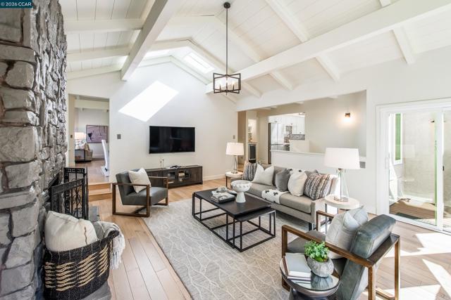 Image 15 of 52 For 1006 Howard Hills Rd